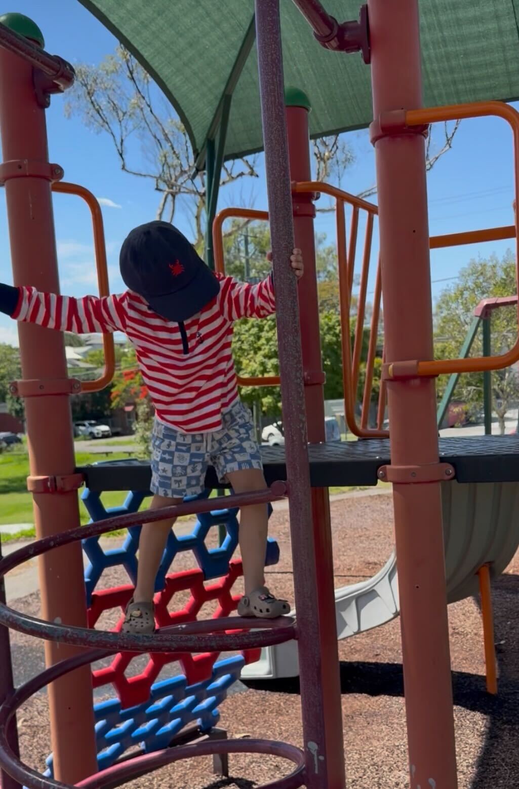 LITTLE CAPTAIN’S CAP - Navy Embroidered Crab Hat